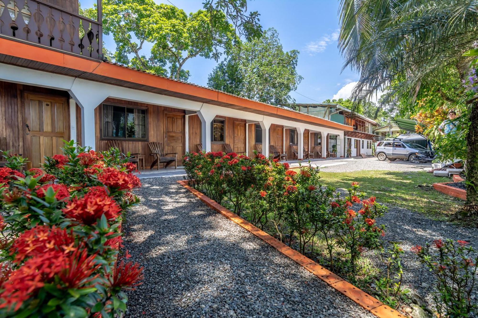 Cabinas Arrecife Cahuita Luaran gambar